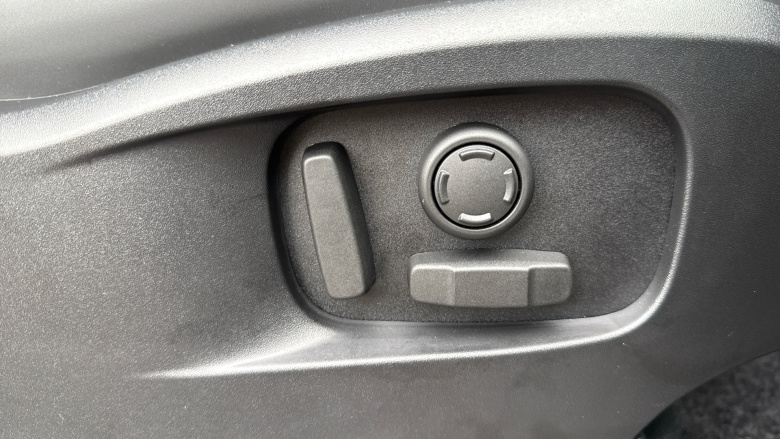 Land Rover Defender 3.0 D250 X-Dynamic SE 90 3dr Auto Diesel Estate